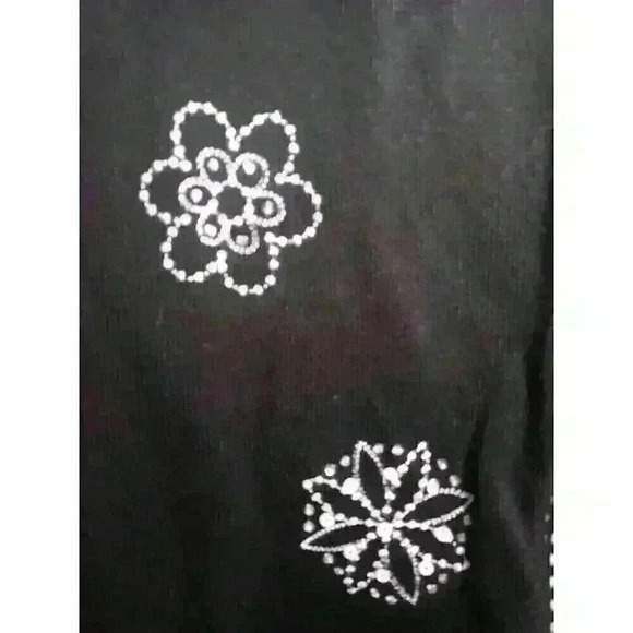 Alfred Dunner Black Floral Embellished Short Sleeve Full ZipUp Sweater Sz PLarge - Picture 3 of 5